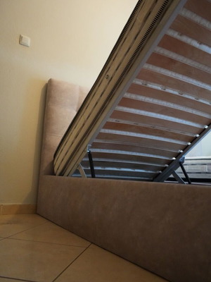 Bed with mechanism like new