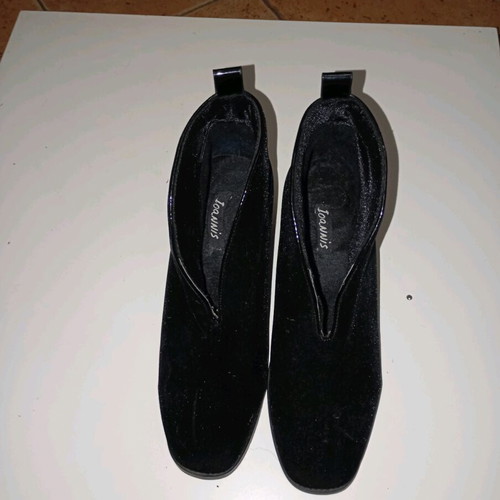 7 Black velvet ankle boot unworn size 40