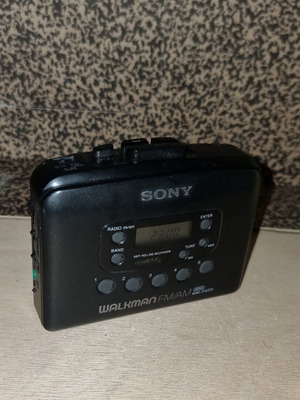 Sony Walkman WM-FX211 portable cassette player like new with AM/FM radio