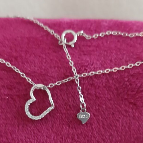 Silver necklace 925 with heart pendant and sparkling zircon stones like new