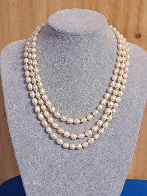 Set of 2 freshwater pearl necklaces with vintage clasps, like new