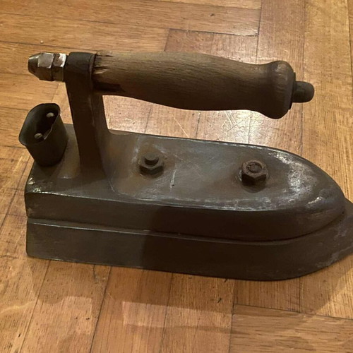 Sewing iron used, vintage from the 1960s
