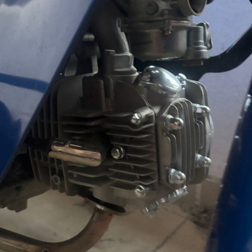 Lifan 125cc motor like new, black color, semi-automatic