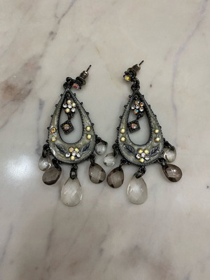 Earrings new with stones gray