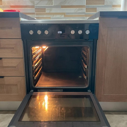 Grundig ceramic stove with 4 cooking zones, 8 modes, 72L capacity