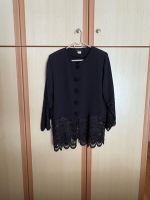 Black jacket like new with lace and shoulder pads size M