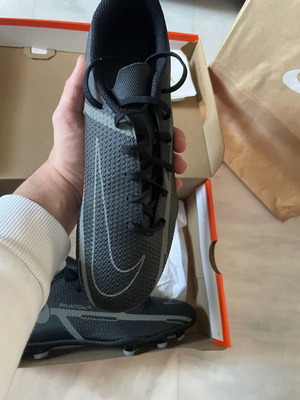 Nike футболни обувки нови, номер 41, черни