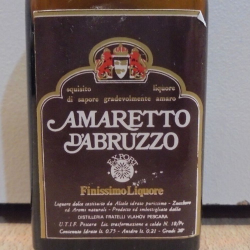 Amaretto D' Abruzzo liqueur old glass miniature bottle 20ml sealed like new