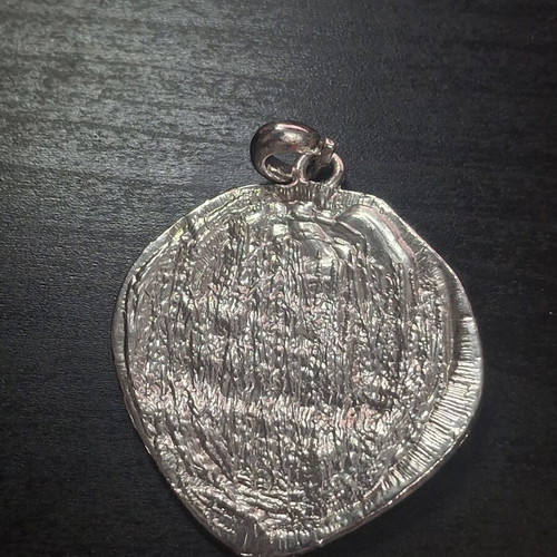Pendant in green and silver colors