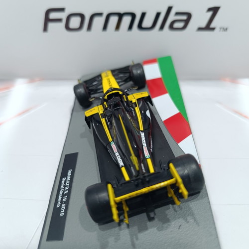 Renault R.S.19 2019 Formula 1 model Daniel Ricciardo #3 like new