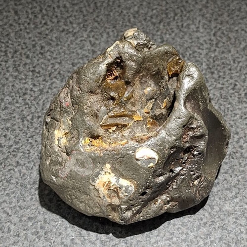 Industrial slag collectible 964g with golden inclusions, used