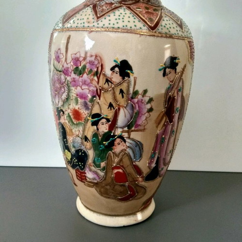 Decorative Chinese vase used, height 26 cm