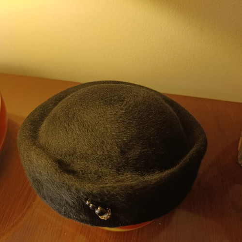 Vintage 40s hat with jewel used, black, size M