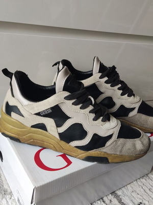 Guess ανδρικά παπούτσια μεταχειρισμένα, μαύρο και μπεζ, νούμερα 41-41.5