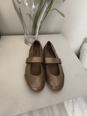 Mary Jane DKNY ballerinas used, gold leather size 41