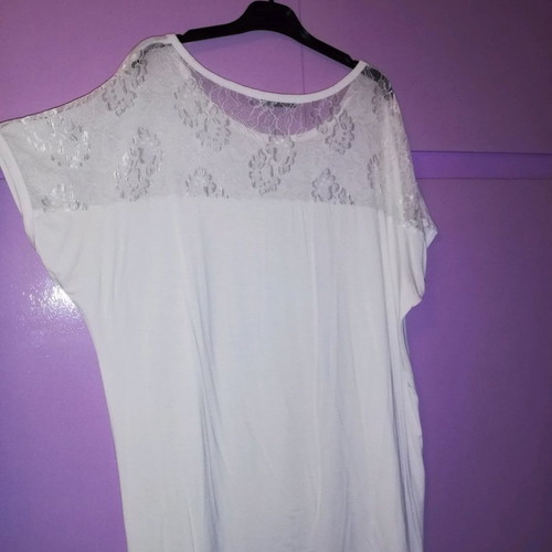 Blouse used L/XL white with feather design