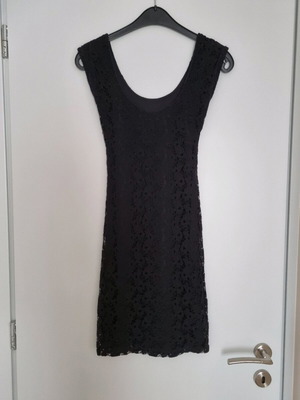 Little black dress lace Shana like new, size XS