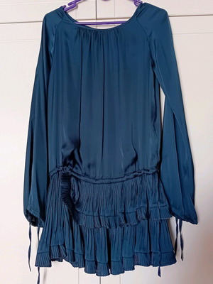 Sisley mini dress like new, petrol with ruffles and pleats