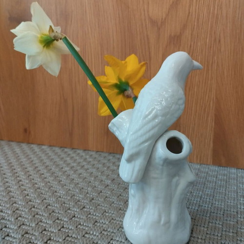 Porcelain vase like new, decorative for flowers