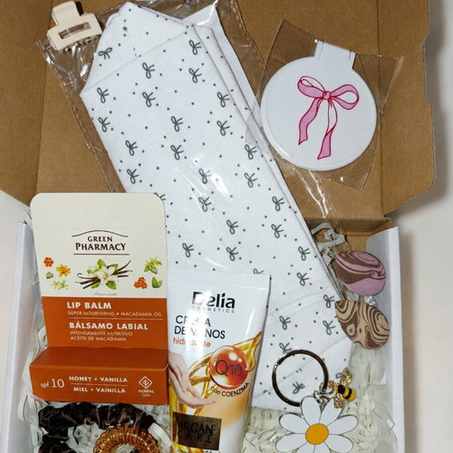 Romantic Care and Beauty Set new with hand cream, lip balm, keychain
