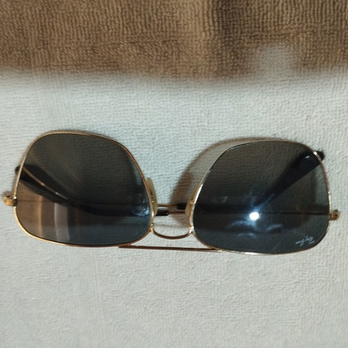 Ray Ban Caravan 58015 sunglasses like new, gold
