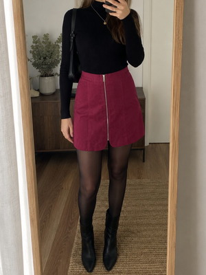 H&M Divided Burgundy Suede Mini Skirt Size 40 like new
