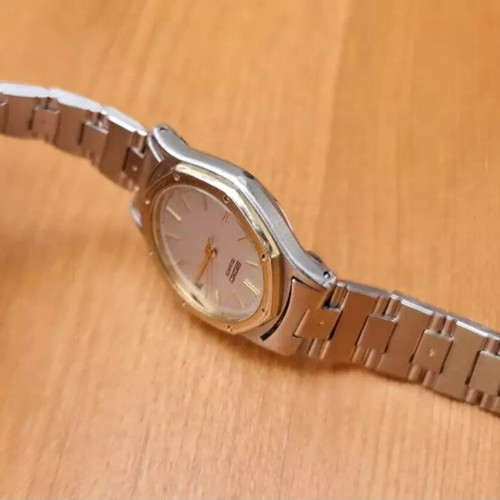 Seiko women's 2A22-0080 A3 Quartz watch used