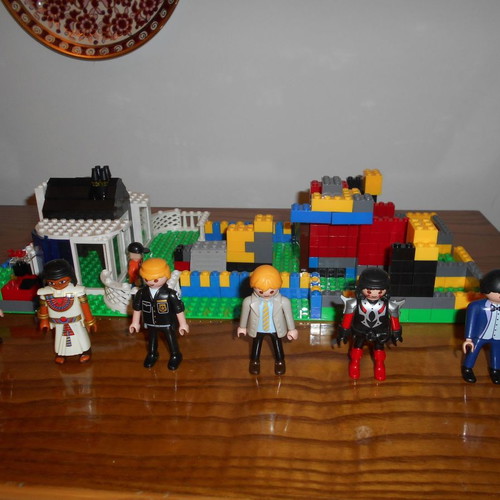 Building toy with Lego bricks and 6 Play Mobil figures used