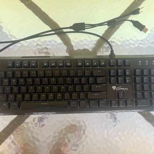 Genesis thor200 mechanical keyboard used with minor lighting issue