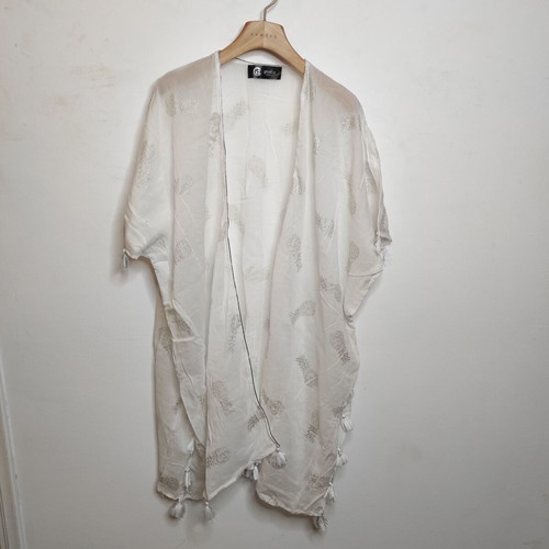 Amelie Accessories kimono with silver pineapples, like new