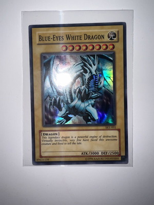 Yu-Gi-Oh! Blue Eyes White Dragon card used, very good condition