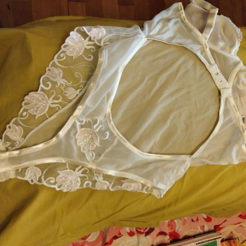 White bodysuit lingerie used, size small, chest 70B