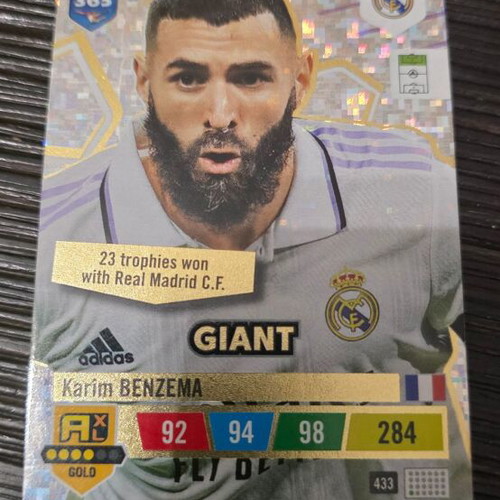 Adrenalyn FIFA 365 Karim Benzema card like new