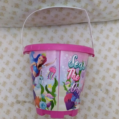 Barbie bucket like new