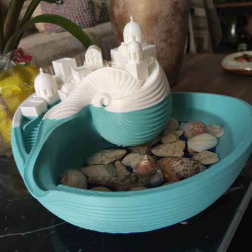 Santorini shell container like new, plastic decorative