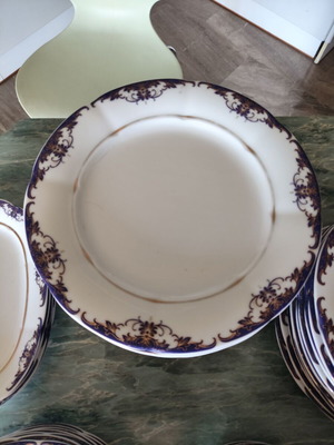 Mitterteich Bavaria porcelain dinnerware set, 48 pieces, cobalt blue and gold filigree