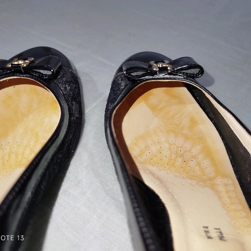 Adam's Shoes Size 40 Black Like New
