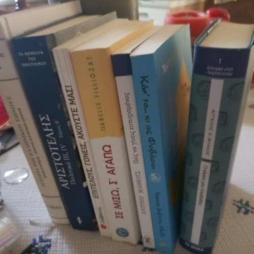 Book set like new, pack of 8, 3 hardcover