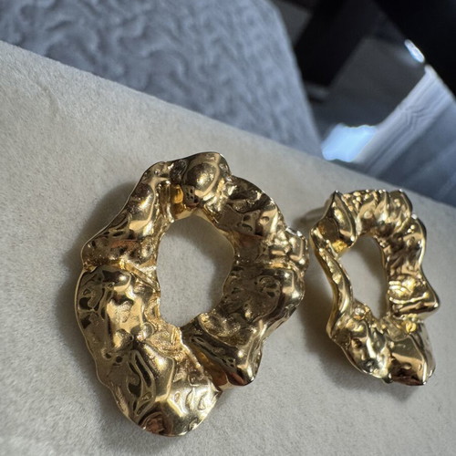 Earrings gold color like new