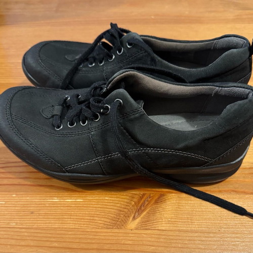 Γυναικεία δερμάτινα παπούτσια Clarks μέγεθος 36 μεταχειρισμένα, μαύρα