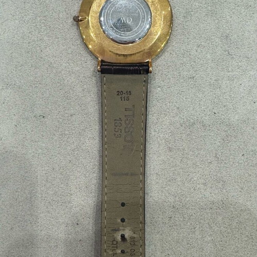 Daniel Wellington watch 40mm used with black handmade leather strap