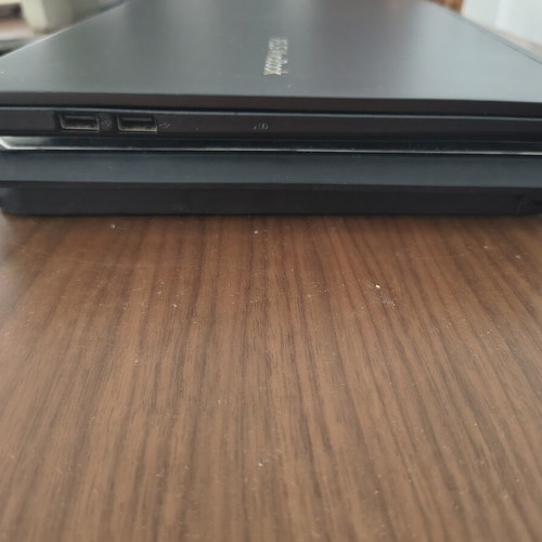 Asus VivoBook 15 M513UA Ryzen 5 5500u 16GB 1TB SSD Windows 11 Pro like new