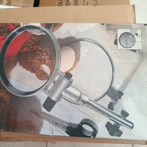 Stand magnifier like new, large