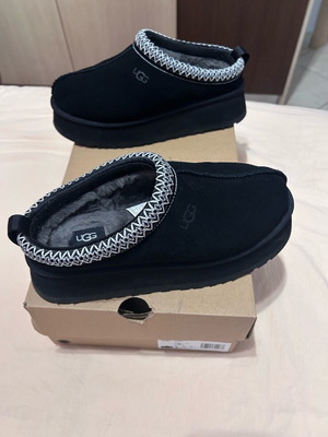 Ugg Tazz ll in like new condition, size 38, black