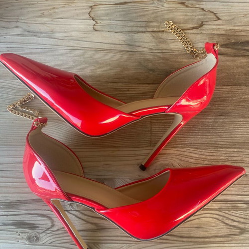 Red high-heeled pumps new, size 41, 12cm heel with gold chain