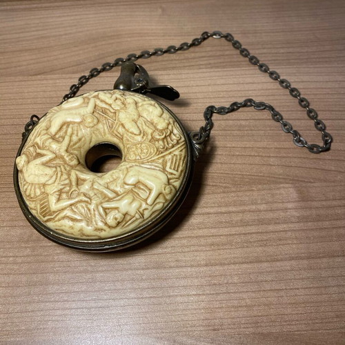 Authentic Spanish Palaska with Human Carvings from 1760, like new, 11 cm