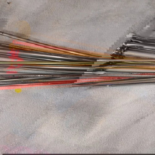 Βελόνες και βελονάκια πλεξίματος σαν καινούργια, ρετρό μεταλλικά και αλουμινένια μοντέλα