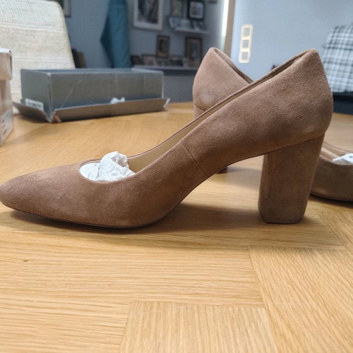 H&M premium suede pumps like new, sand beige, size 42