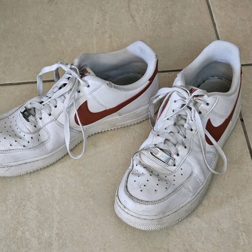 Παπούτσια γυναικεία Nike Air μεταχειρισμένα, άσπρο-κόκκινο, μέγεθος 43