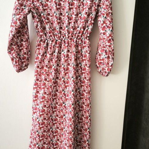 Floral dress new, long with sleeves and ruffles
